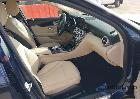 2015 Mercedes-Benz C 300 4Matic z USA, uszkodzony, nr VIN 55SWF4KB9FU047776